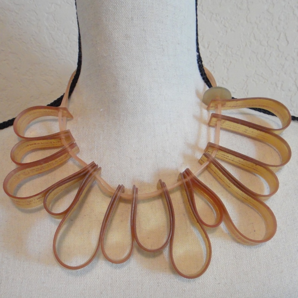 Unusual Choker - Picture 8 of 9
